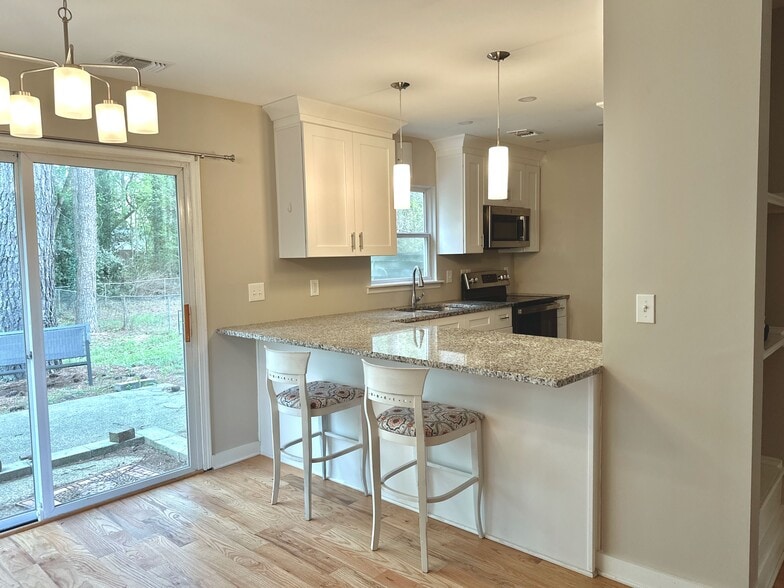 Building Photo - 4930 Farmstead Ct NE