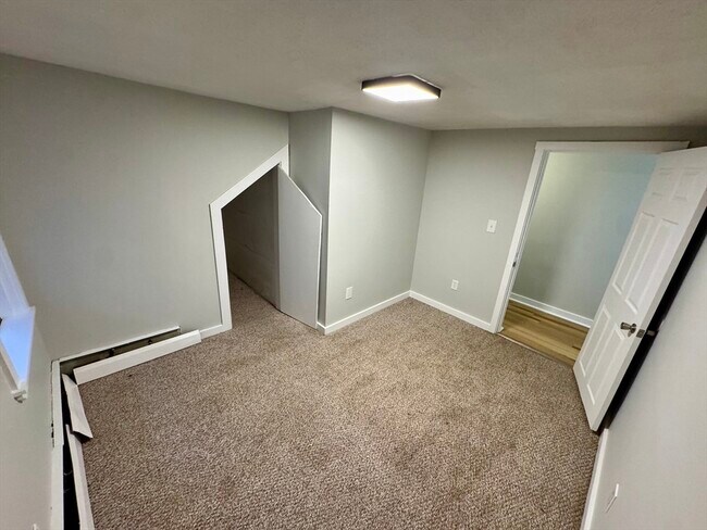 Building Photo - 25 1/2 Porter St