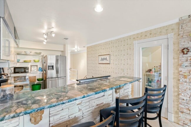 Building Photo - 3385 Coastal Hwy