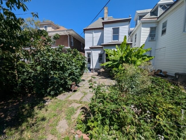 Building Photo - 124 2nd Ave