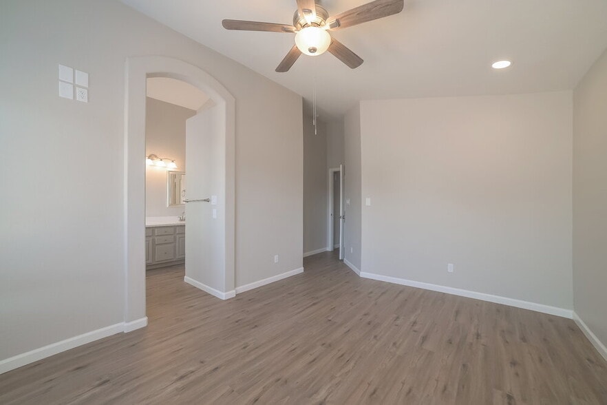 Building Photo - 8808 W Adam Ave