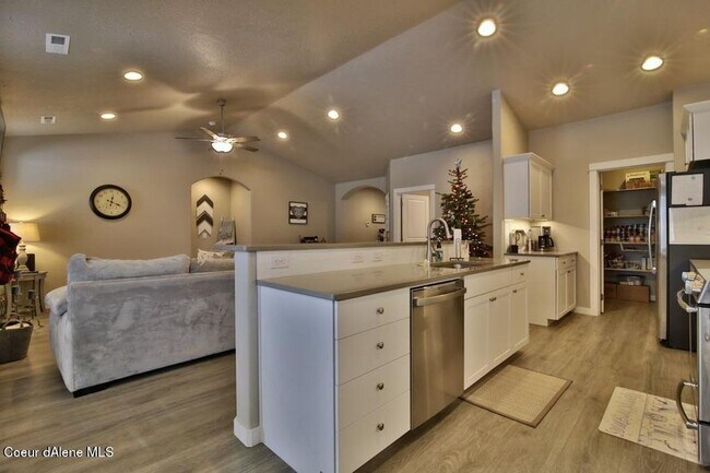 Building Photo - 13373 N Loveland Way