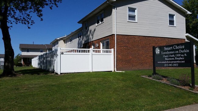 Building Photo - Smartchoice Townhomes on Durkin