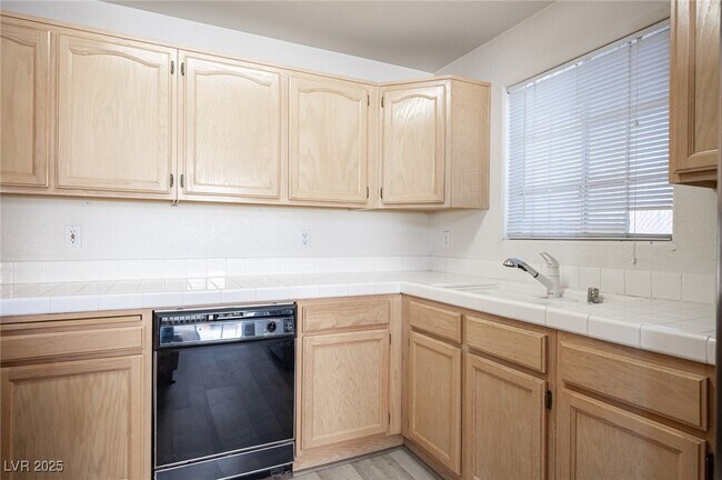 Building Photo - 8301 Boseck Dr