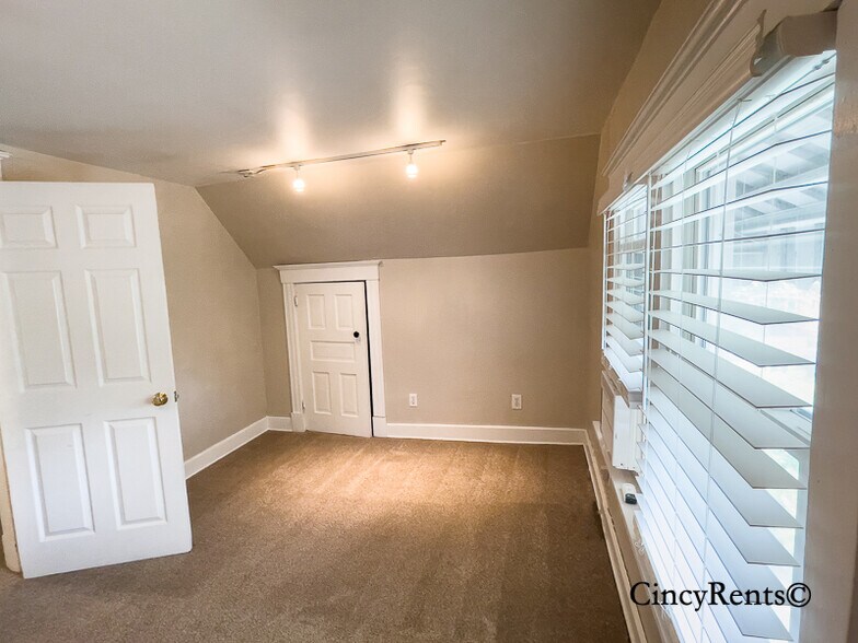Building Photo - 2836 Linwood Ave
