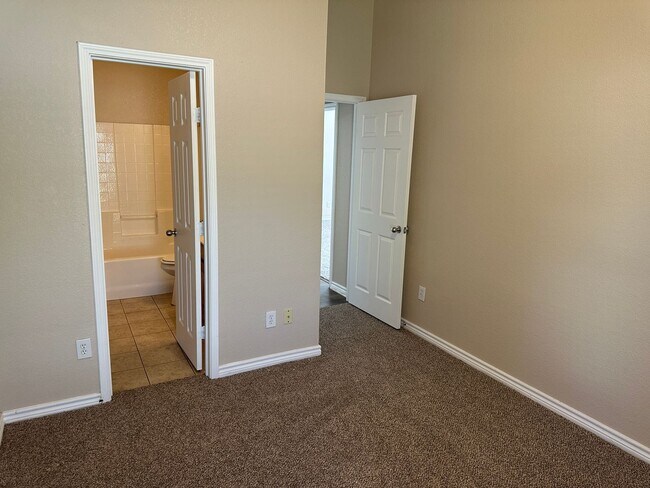 Building Photo - Elegant One-Story Living in the Heart of Sendera Ranch!