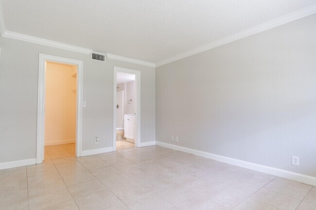 Building Photo - 1272 S Military Trail