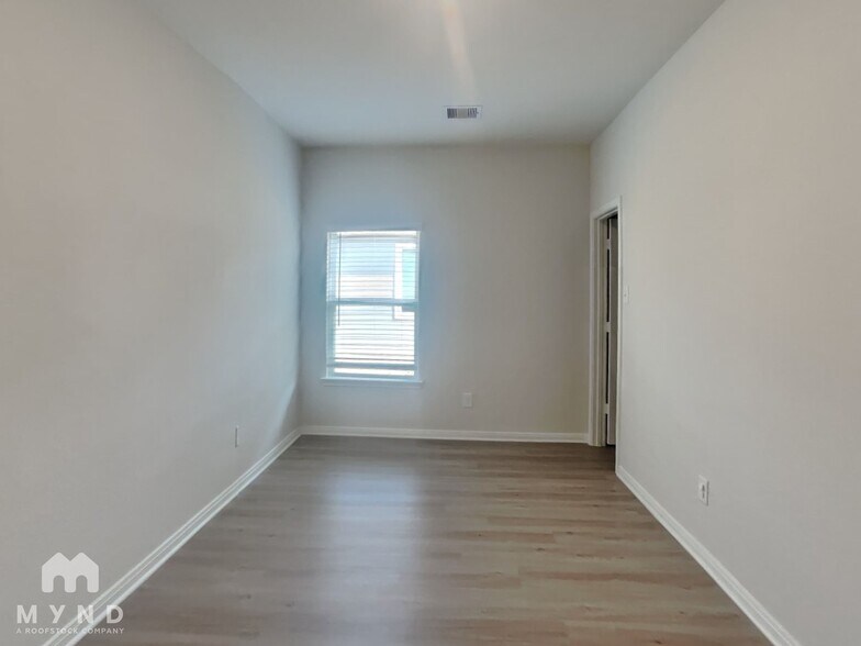 Building Photo - 15635 Plum Brk Dr