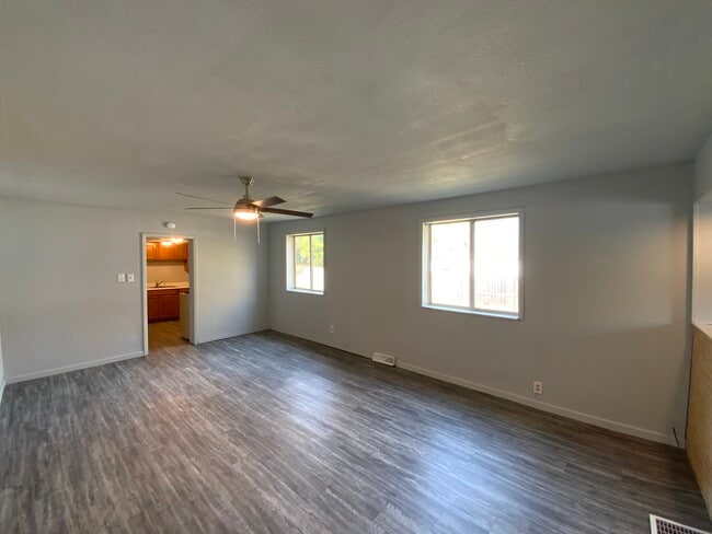 Building Photo - 624 Grant St