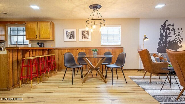 Building Photo - 3933 Dollys Dr