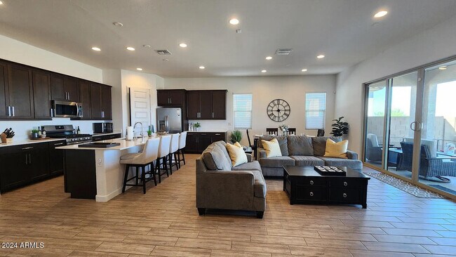 Building Photo - 2874 E Magdalena Dr