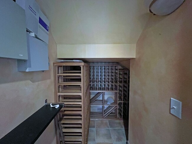 Building Photo - Gated Sound view home Des Moines area, 4 bed plus den 2.5 bath 3900 s/f, Available NOW!!!