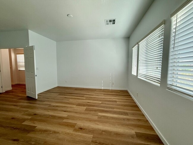 Building Photo - 4 BED, 2.5 BATH, 2 CAR-GARAGE, TWO-STORY, SINGLE FAMILY HOME FOR RENT w/ COMMUNITY POOL & SPA