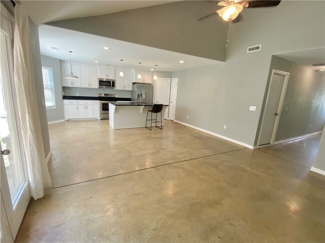 Building Photo - 133 S Pinyon Point