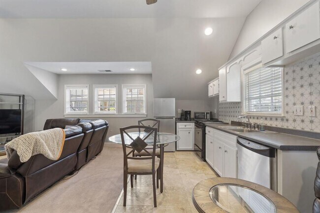 Building Photo - 97 Huntington Rd NE