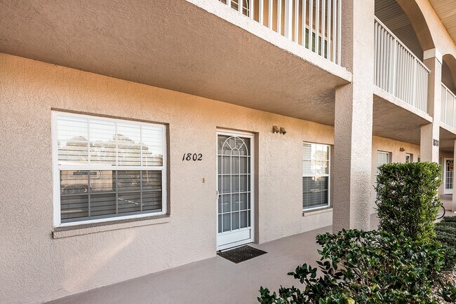 Building Photo - UPDATED GROUND FLOOR CONDO CLOSE TO 1-75