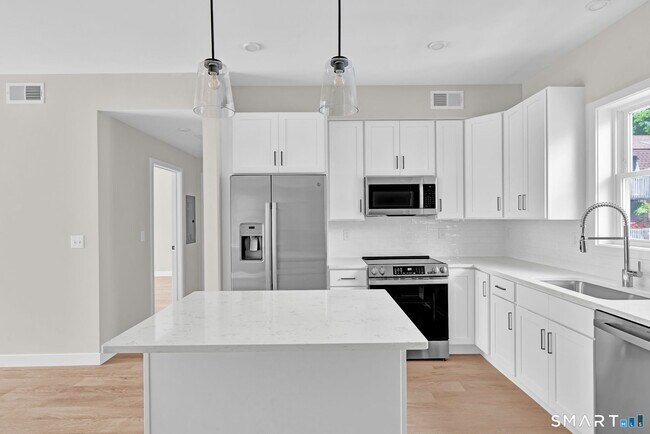 Building Photo - 68 Whiting St