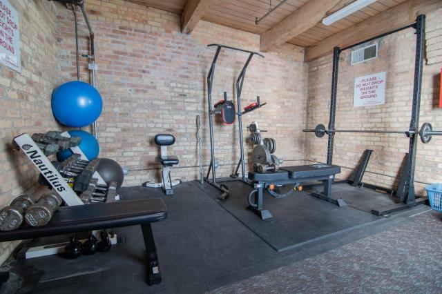 Building Photo - 2 bedroom in CHICAGO IL 60647