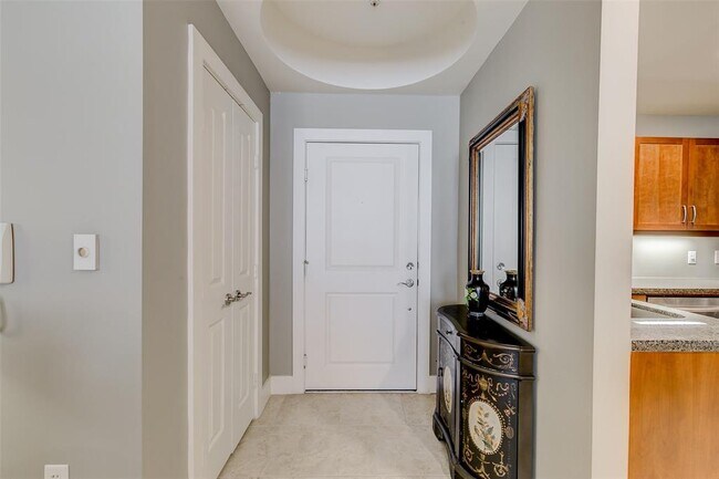 Building Photo - 411 W 7th St