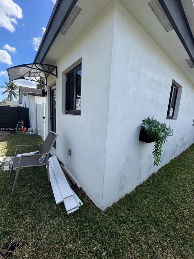 Building Photo - 1710 SW 99th Terrace