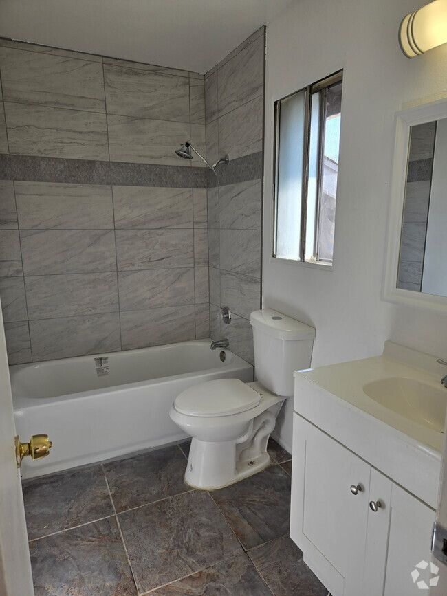 Building Photo - 1701 E Fairfield Ct
