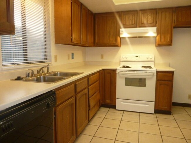 Building Photo - Single Level Home in McKinelyville- Dog Fr...