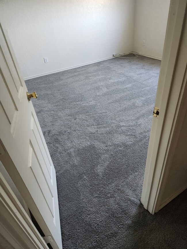 Building Photo - 3215 Northwest Blvd