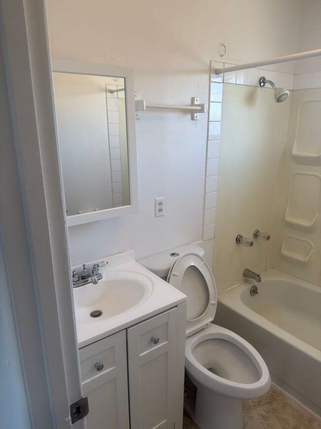 Building Photo - Remodeled 3 Bed 1 Bath Home Close to Downtown Grand Junction