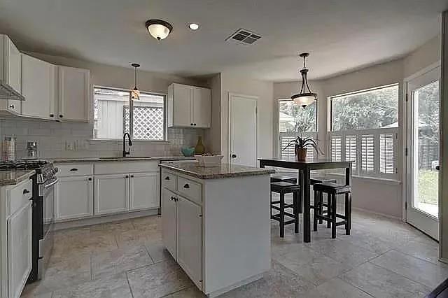 Building Photo - 16704 Sabertooth Dr