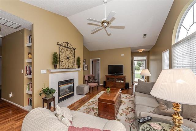 Building Photo - 6924 Lenhart Dr