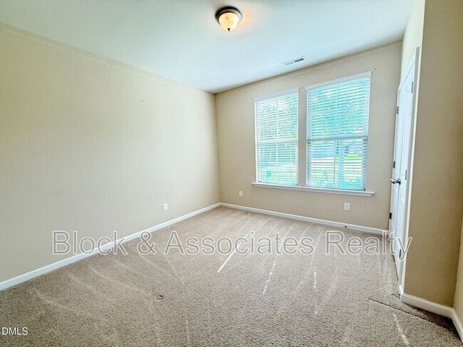 Building Photo - 2433 Cedar Rock Dr