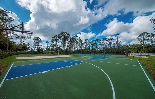 Building Photo - ** 4 BED-3 BATH PRIVATE SINGLE FAMILY POOL...