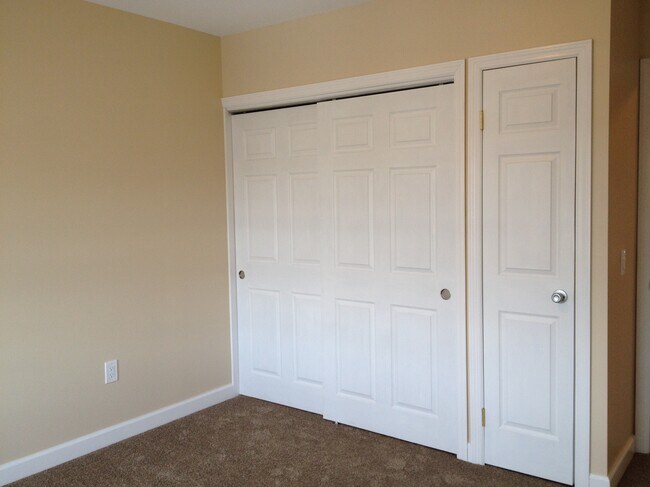 Building Photo - 225 Dayton Ave