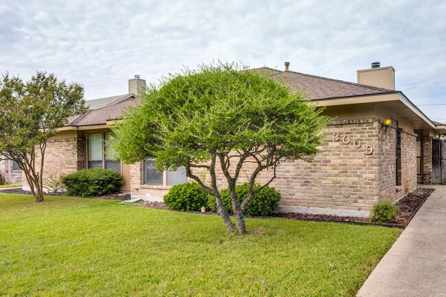 Building Photo - 3007 Allister St