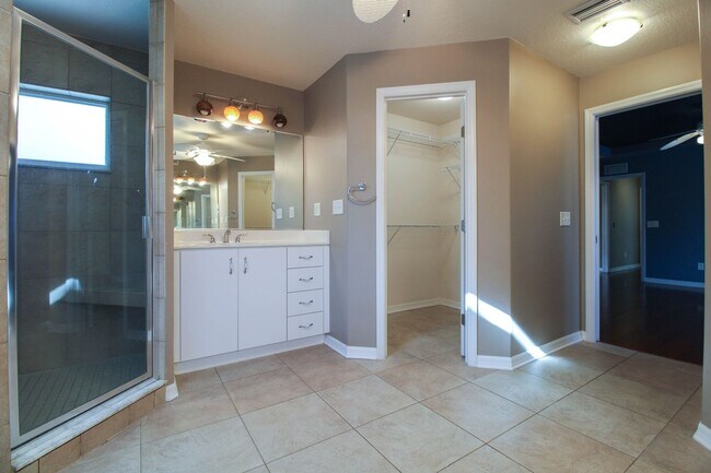 Building Photo - 6065 Spruce Point Cir