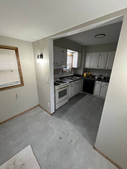 Building Photo - 486 W Waterloo Rd