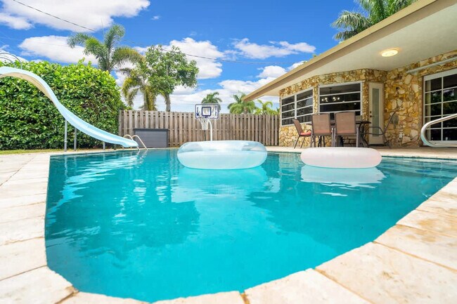 Building Photo - 1006 SE 6th St