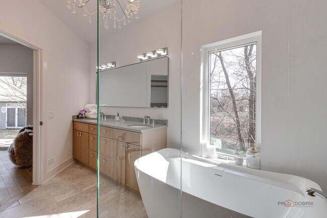 Building Photo - 19 Marina Dr