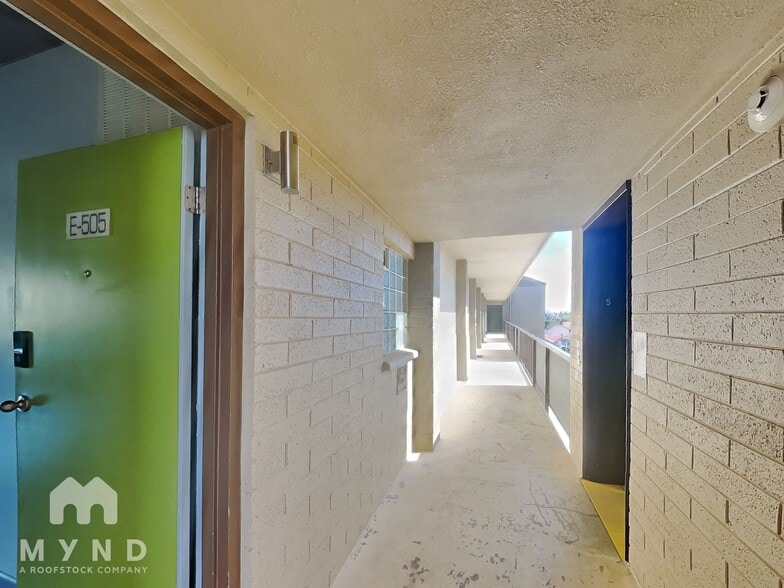 Building Photo - 349 E Thomas Rd