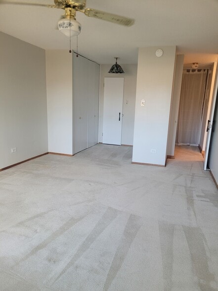 Bedroom with 2 large closets - 755 S Alton Way