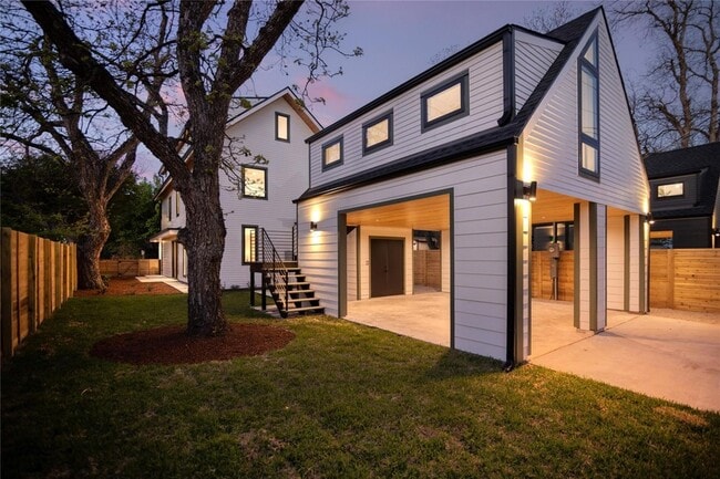 Building Photo - 2401 Willow St