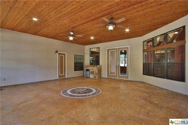 Building Photo - 2623 Kangaroo Ct