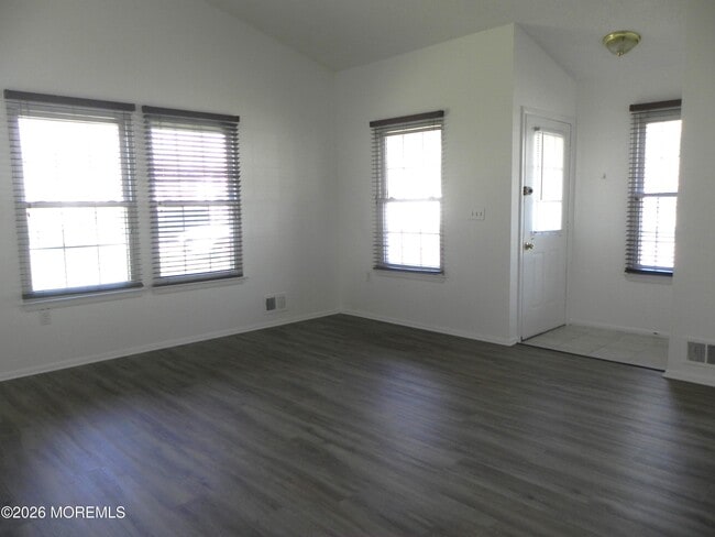 Building Photo - 138 Aster Ct