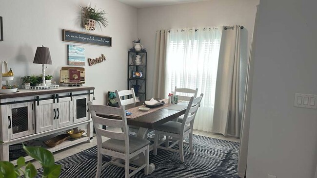 Building Photo - 226 Golden Fern Dr