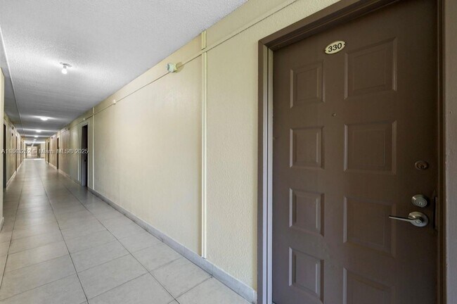 Building Photo - 6940 Miami Gardens Dr