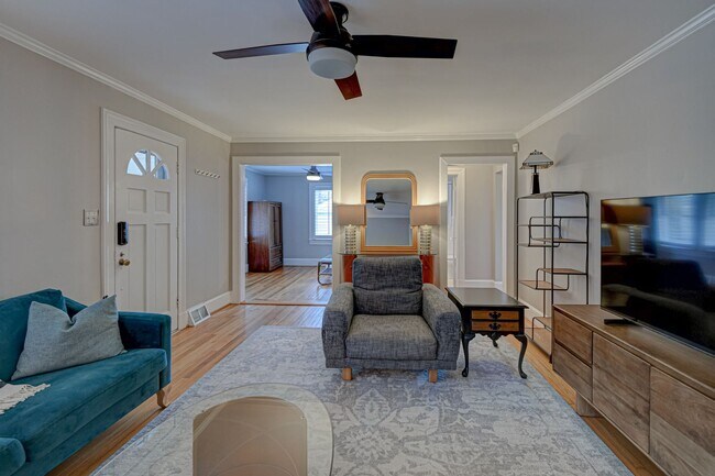 Building Photo - Washington Park 3BR 2Bth Home - available now for both short or long term lease