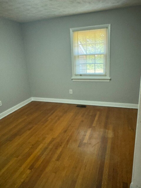 Building Photo - 1639 Sunbury Rd