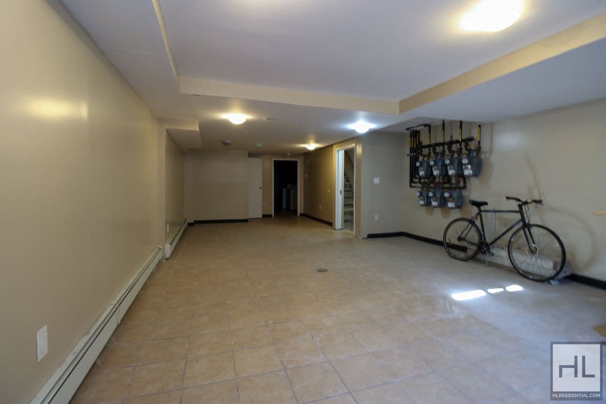 Building Photo - One Bedroom on Dekalb at Nostrand