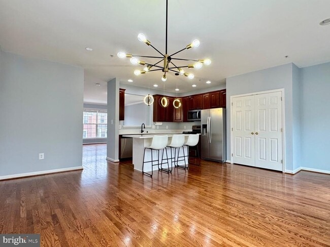 Building Photo - 2601 Emerson Dr