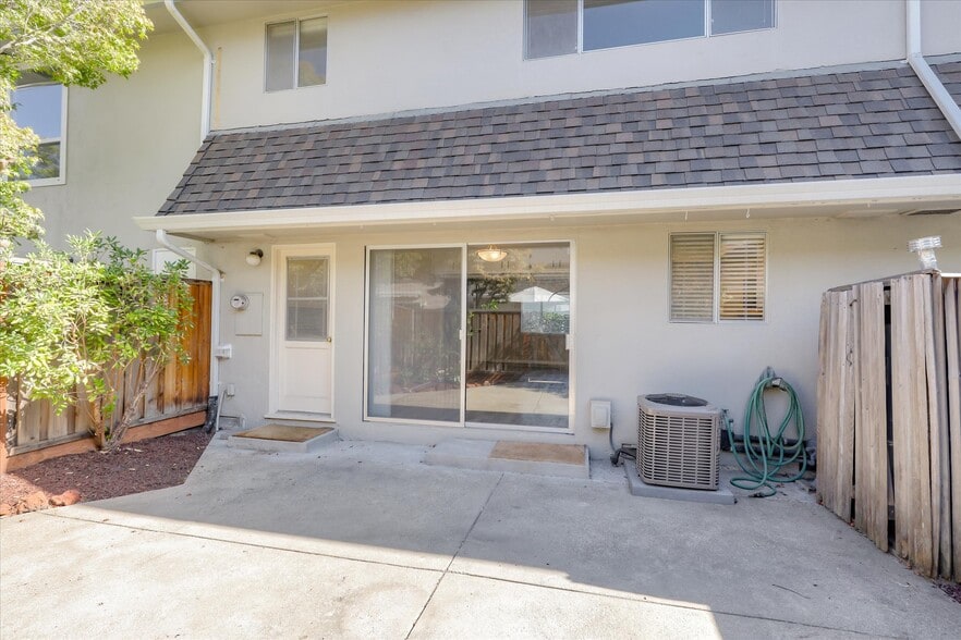 Building Photo - 66 Miramonte Dr